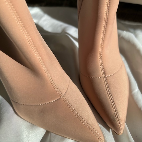 Tan heel sock booties - Picture 5 of 5